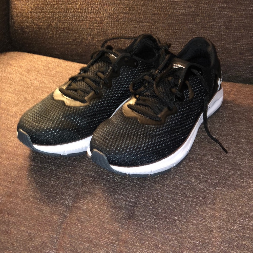 Women’s size 10 under armor hovr sonic 4’s black